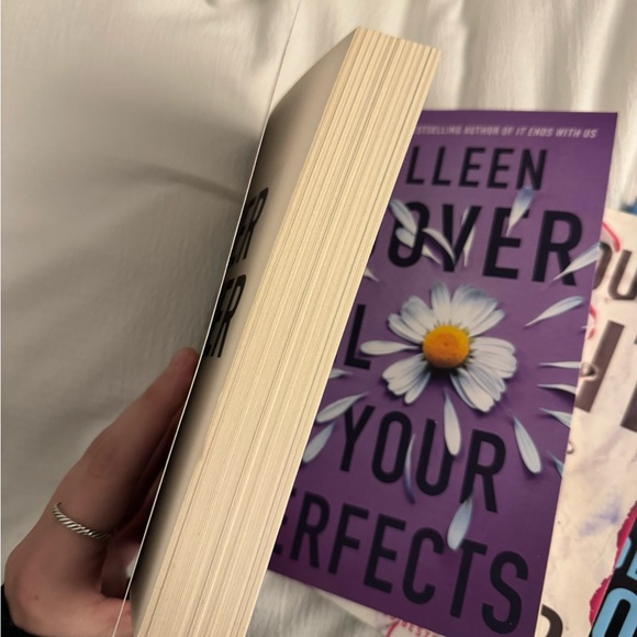 COLLEEN HOOVER BOOKS! - Picture 4 of 6